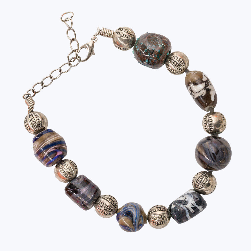 Armband 7  Perlen - grau/violett mit silb. Zwischenperlen-Armbänder-Werner Skowranek-UpH Kunstladen